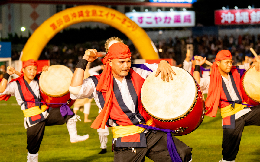沖縄の夏、魂が踊る夜——全島エイサーまつりで出会う伝統と熱狂