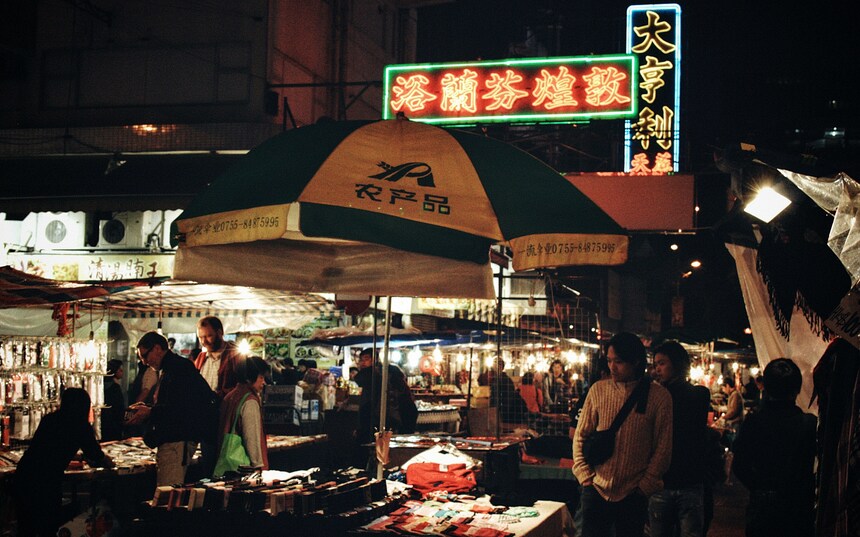 士林夜市の屋台群（食べ歩き）